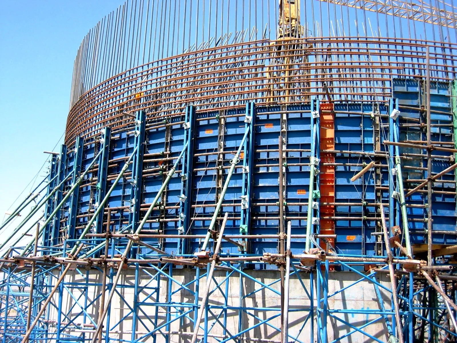 اجرای قالب کمانی